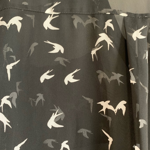 Express Button Up Blouse - Picture 4 of 4